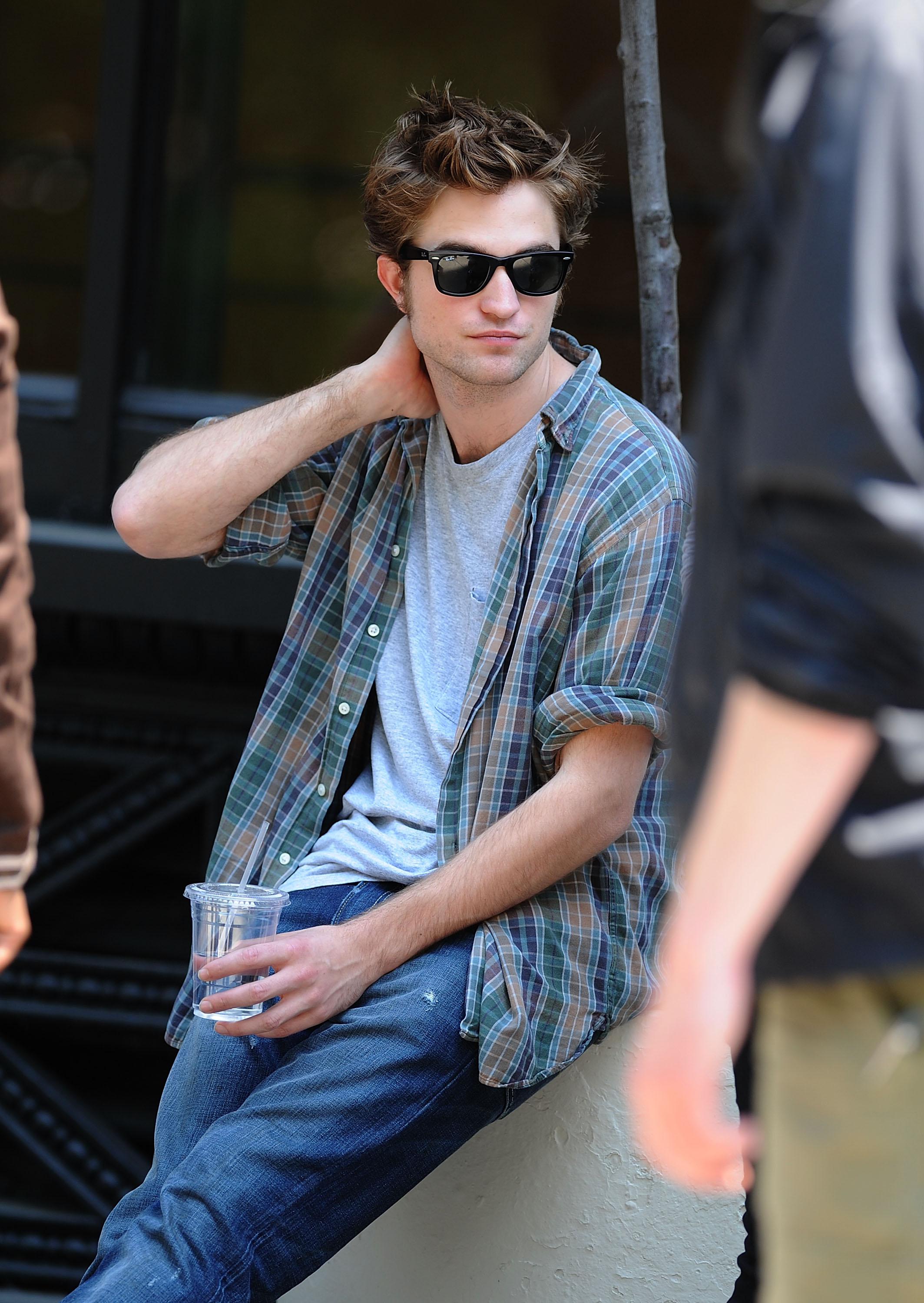 Robert Pattinson on location for "Remember Me" on the streets of Manhattan in New York on June 15, 2009. | Source: Getty Images