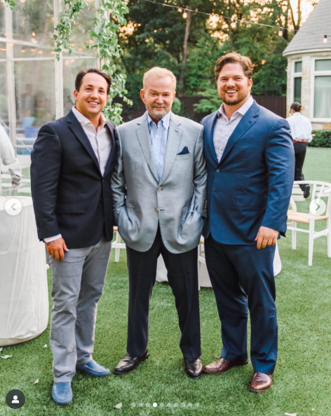 Carl Westcott posing for the camera with loved ones. | Source: Instagram/kameronwestcott