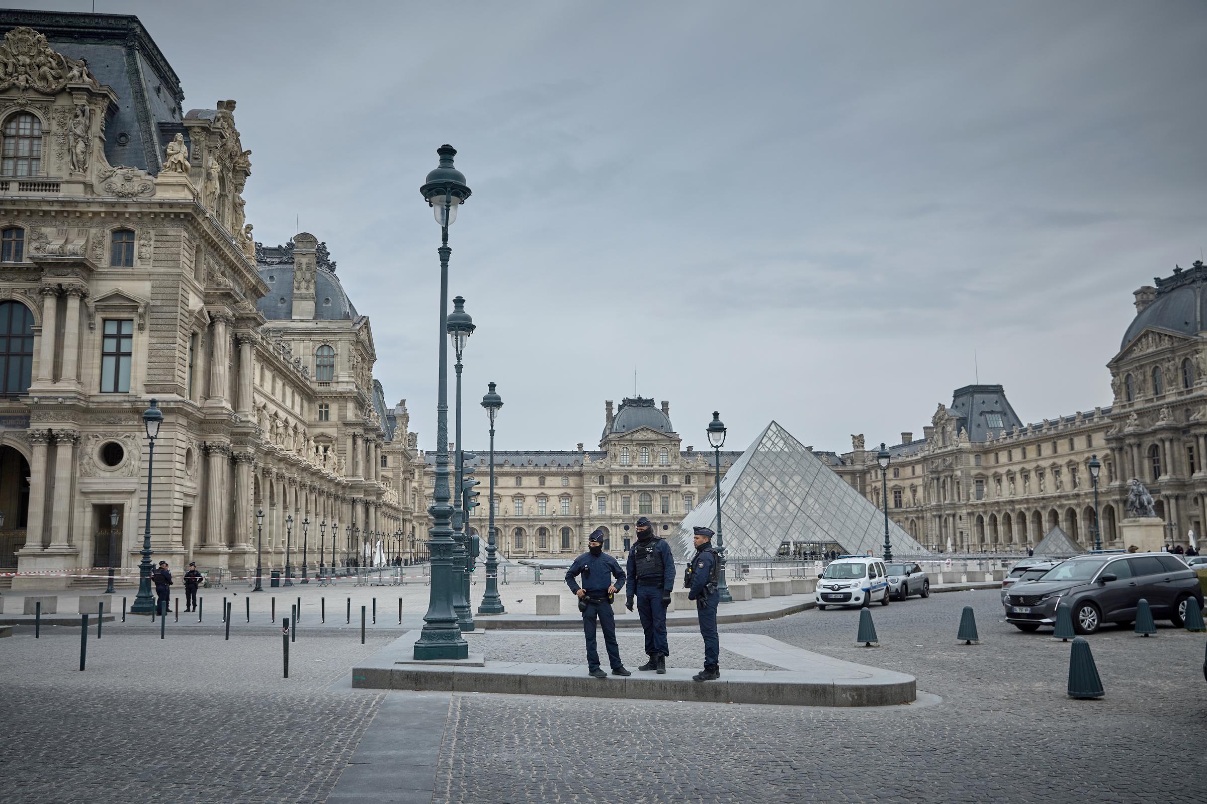 French Police officers sealing off the entrance to the Louvre after a reported jewelry heist on October 19, 2025, in Paris, France. | Source: Getty Images