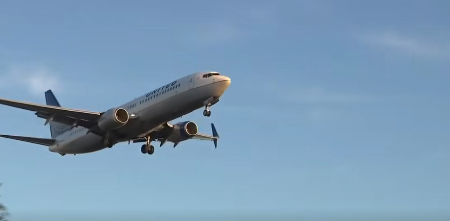 A United Airlines plane, from a FOX 11 report posted on October 20, 2025 | Source: Facebook/Matthew Seedorff