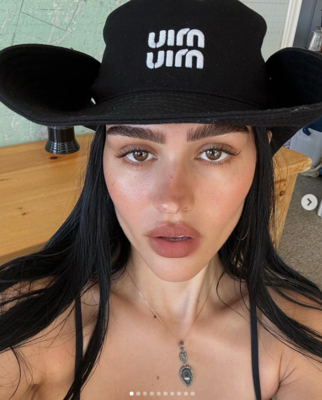 Amelia Gray Hamlin poses for a selfie on August 6, 2024 | Source: Instagram/ameliagray