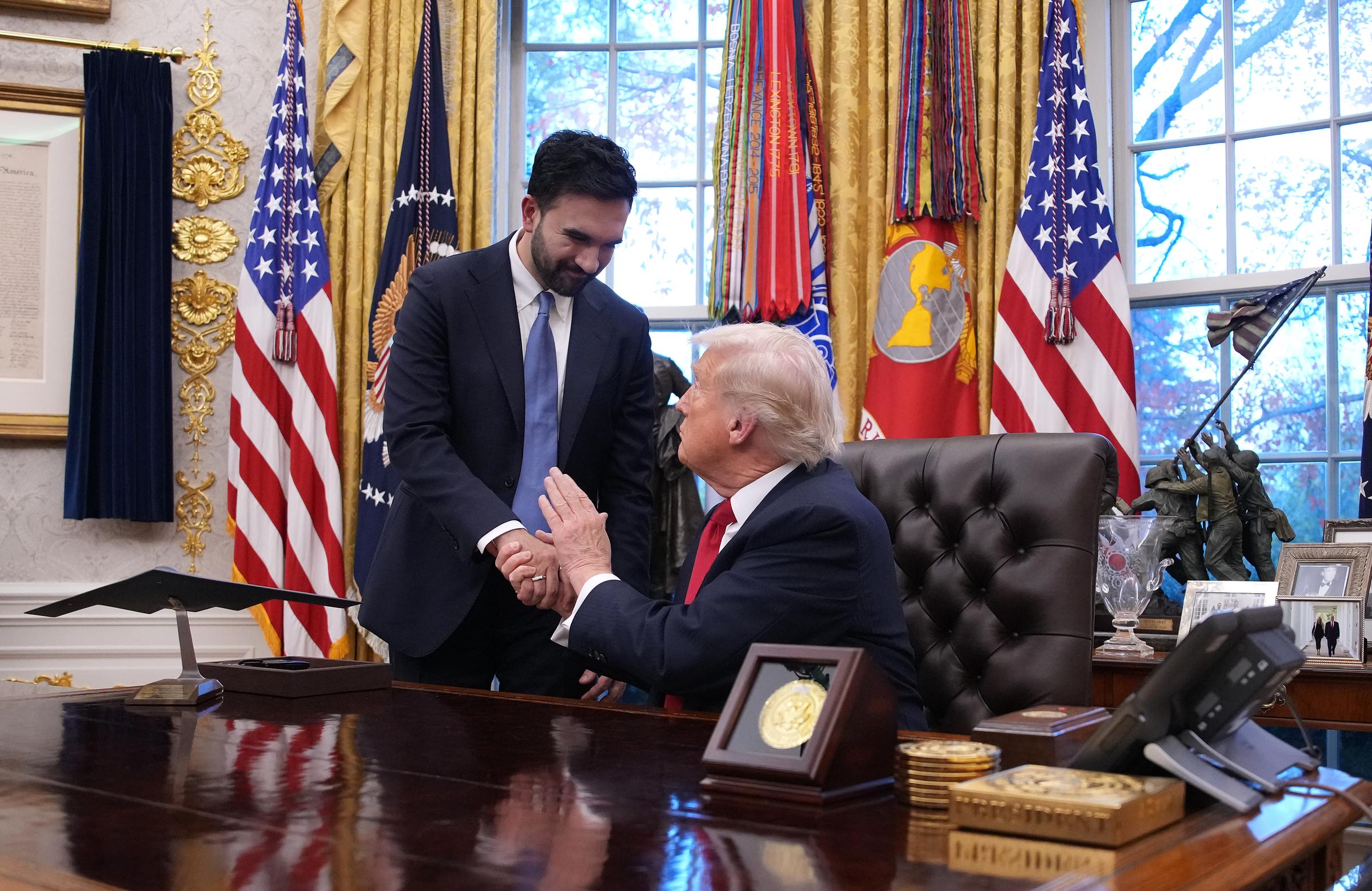 Donald Trump shakes hands with Zohran Mamdani during a meeting in the Oval Office on November 21, 2025 | Source: Getty Images