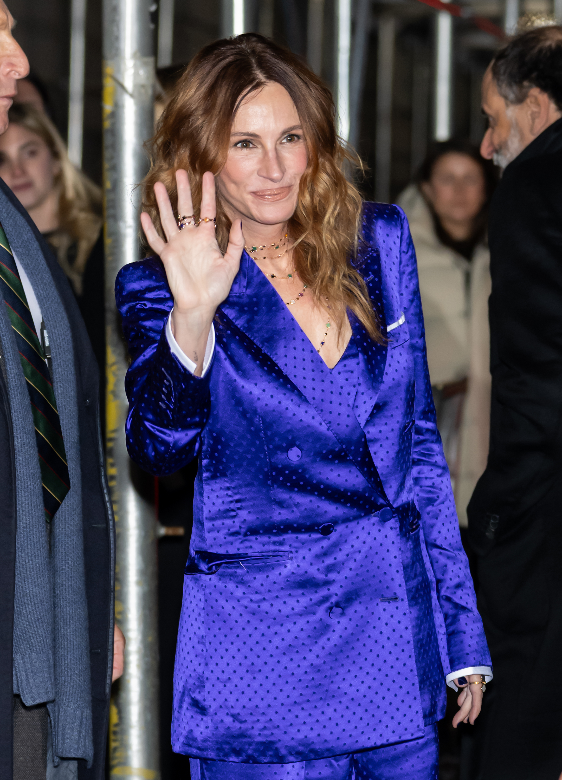 Julia Roberts is seen attending the 2025 Gotham Awards in New York. The polished red-carpet appearance stands in contrast to her casual walk with daughter Hazel in Idaho, one of the pair's uncommon public outings together. | Source: Getty Images