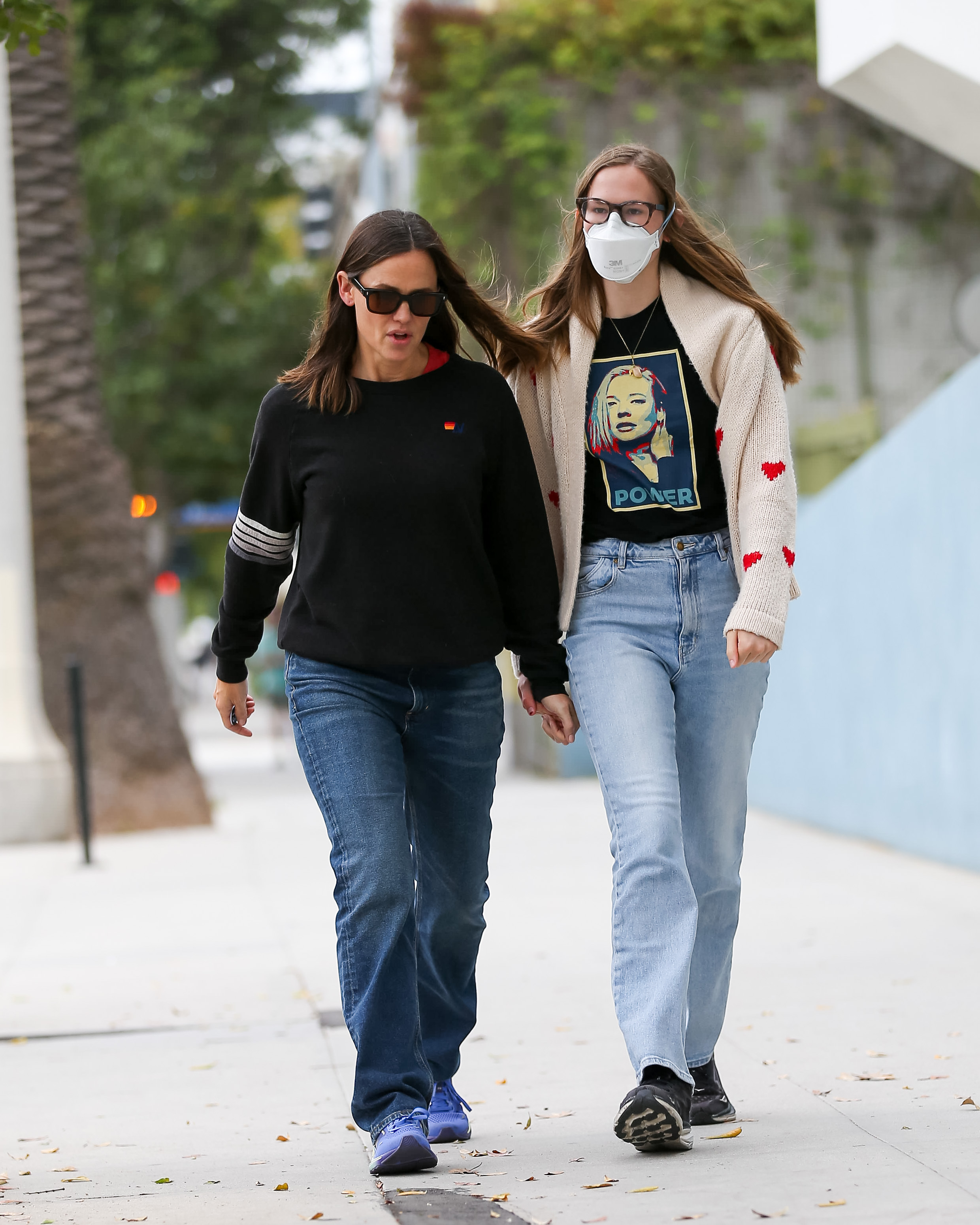Jennifer Garner and daughter Violet Affleck are seen on May 11, 2024, in Los Angeles, California | Source: Getty Images