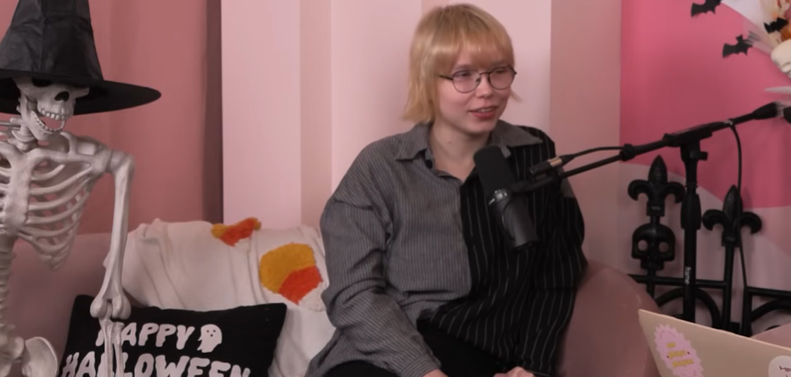Stevie Laine Scott turns toward her sister Hailie while responding during their conversation on the show | Source: YouTube/justalittleshadypodcast
