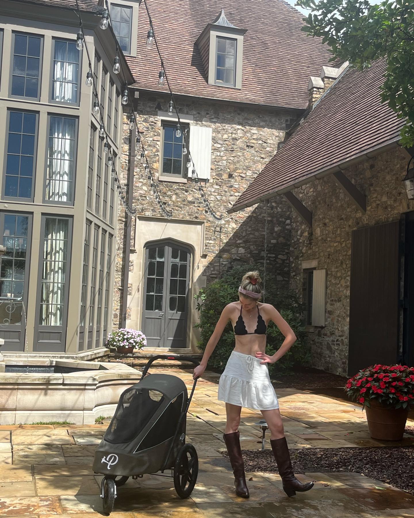 Maggie is one of McGraw and Hill's three daughters, alongside Gracie and Audrey. Her social media photographs have occasionally offered a different perspective on the home where the sisters grew up. | Source: Instagram/maggiemaymcgraw