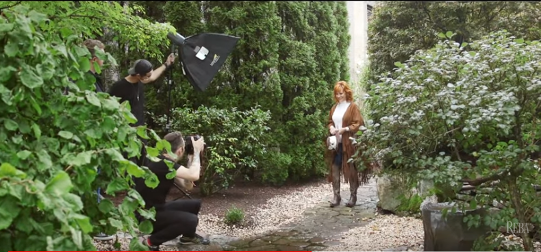 Reba McEntire in her mansion in Nashville, from a video dated November 20, 2020. | Source: YouTube/RebaMcEntire