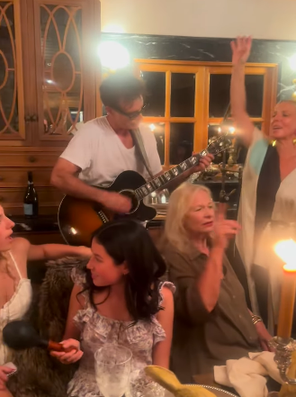 Patrick Muldoon and Shana Muldoon Zappa with loved ones. | Source: Instagram/shanazappa