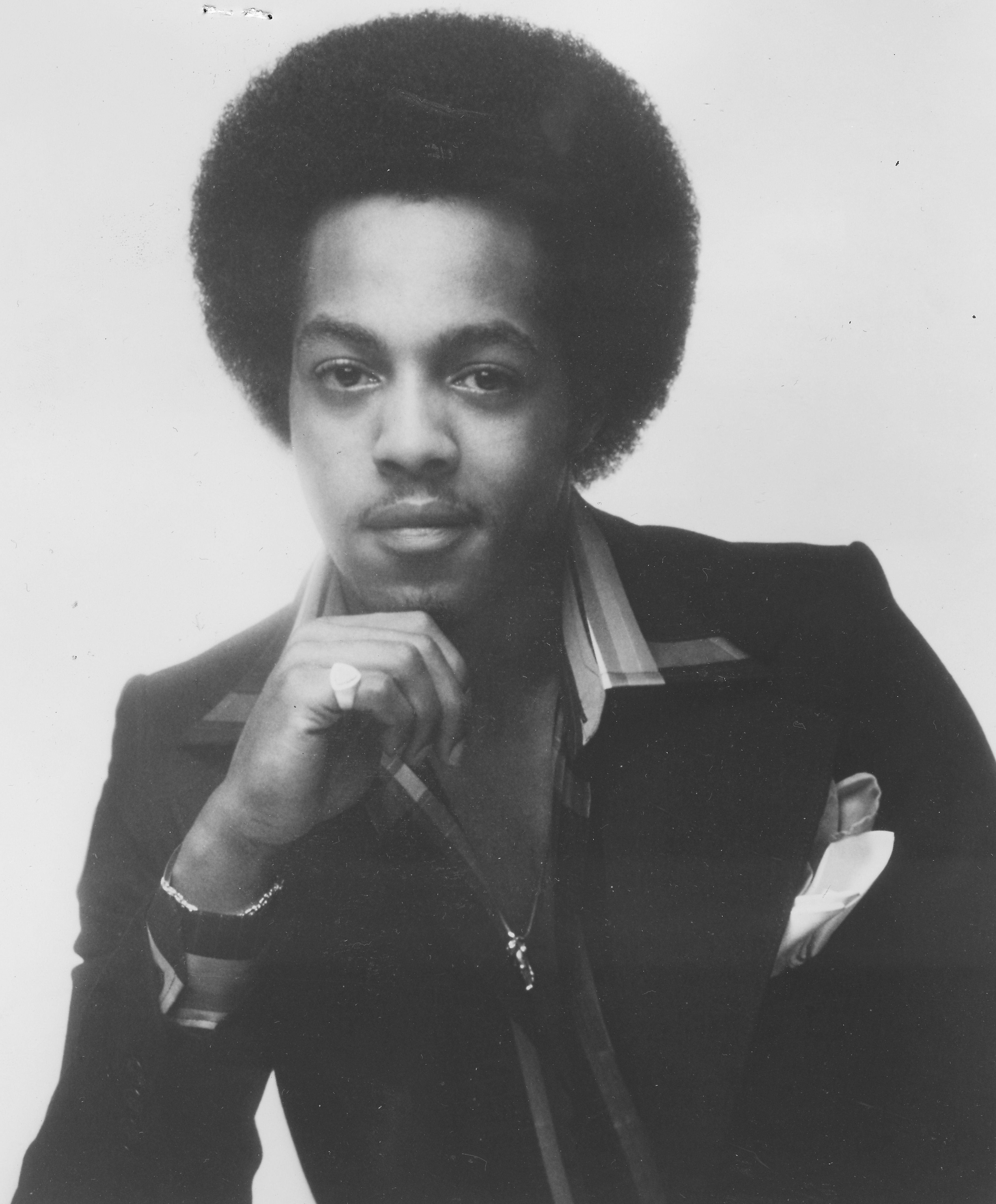 Peabo Bryson poses for a portrait in 1975 | Source: Getty Images