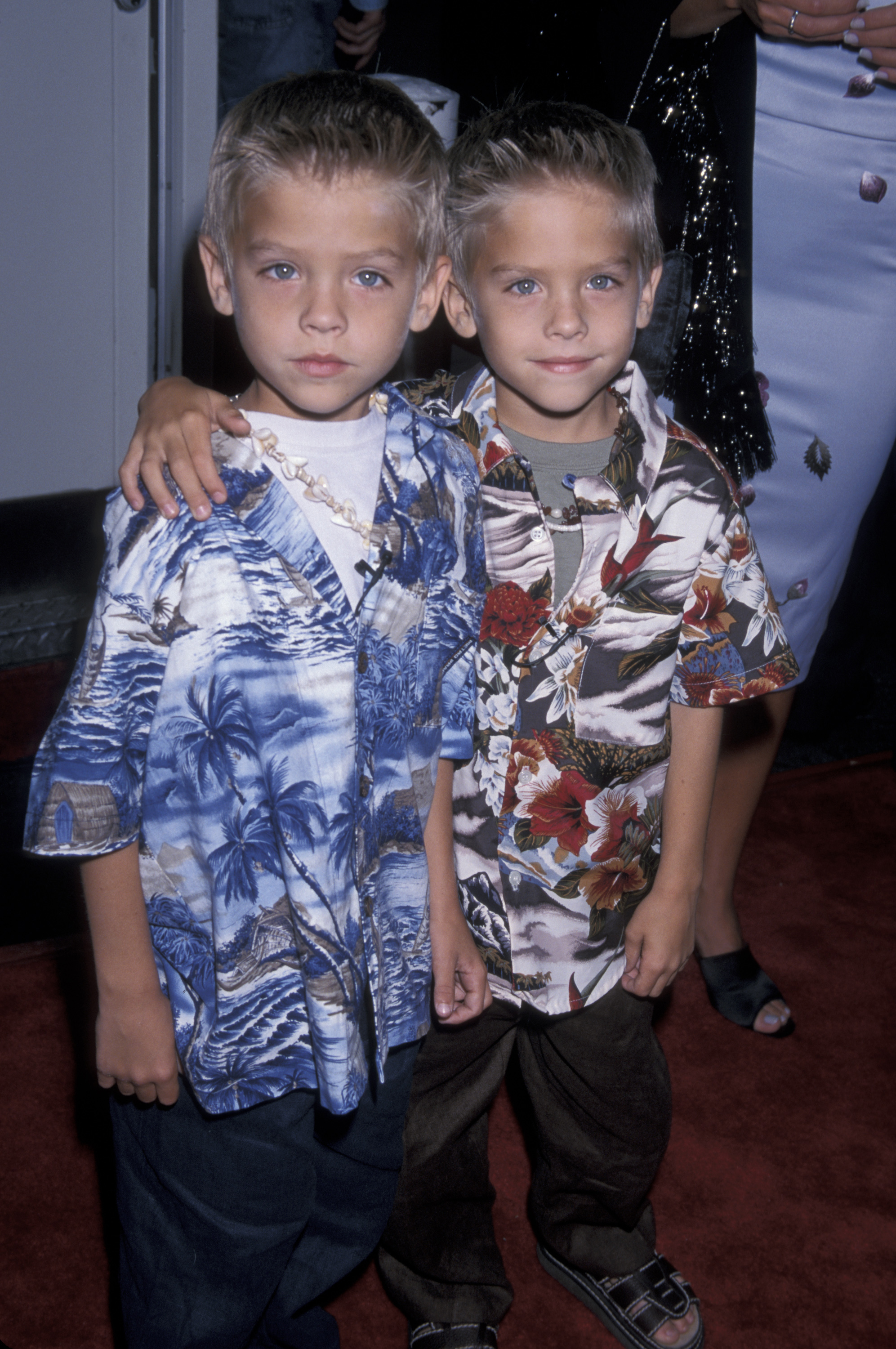 Cole and Dylan Sprouse at the Los Angeles premiere of "Big Daddy" in 1999. | Source: Getty Images
