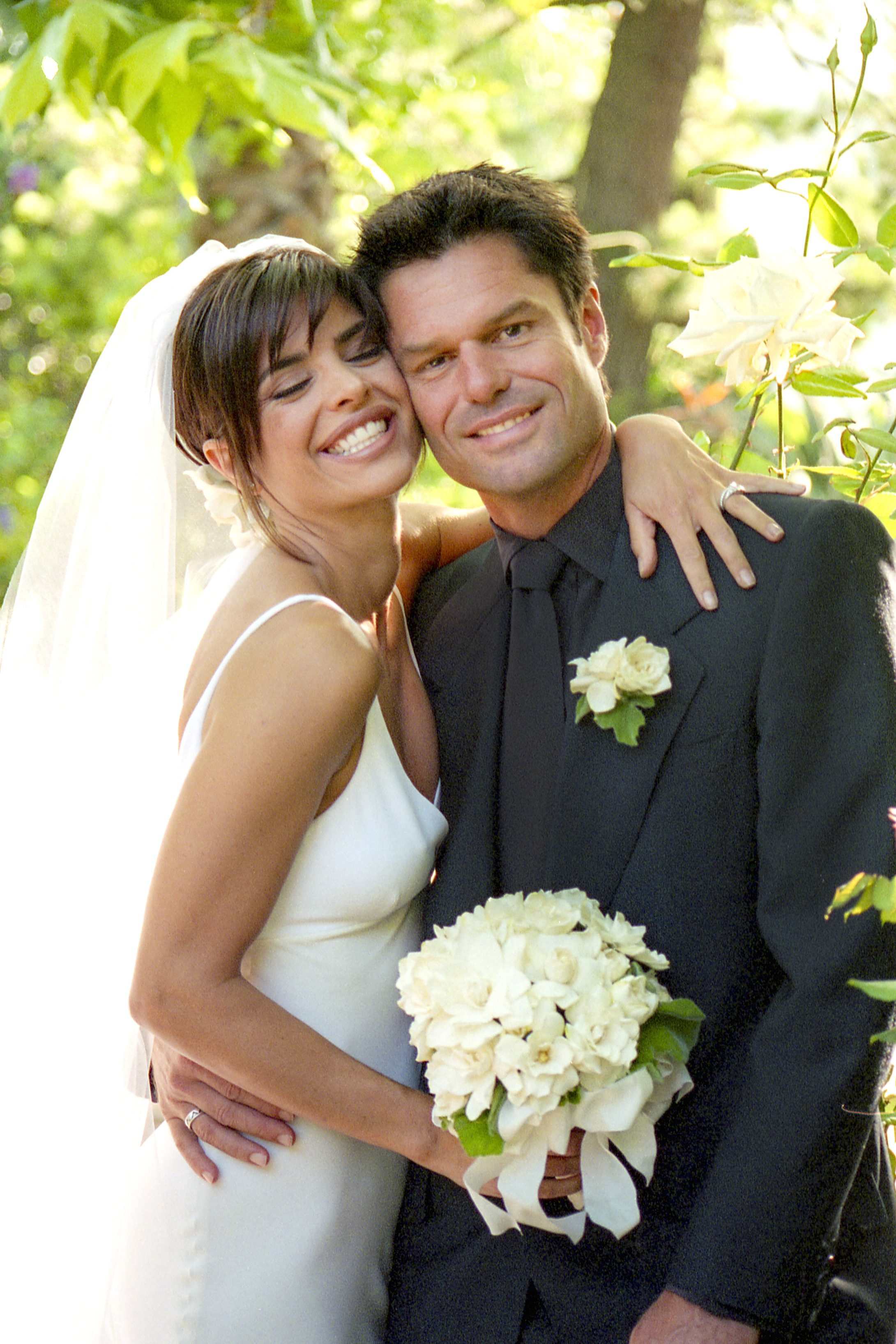 Lisa Rinna and Harry Hamlin on their wedding day in Beverly Hills, California on March 29, 1997. | Source: Getty Images