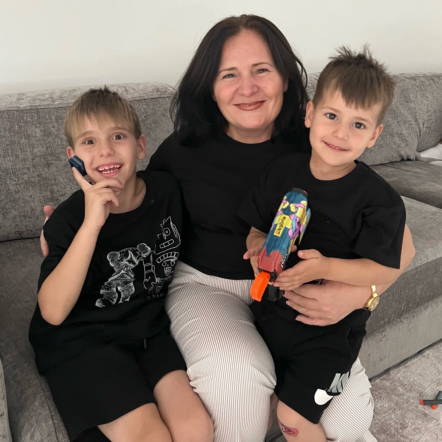 Donike Gocaj and her grandchildren in a photo from December 19, 2024 | Source: Facebook/Donika Gocaj