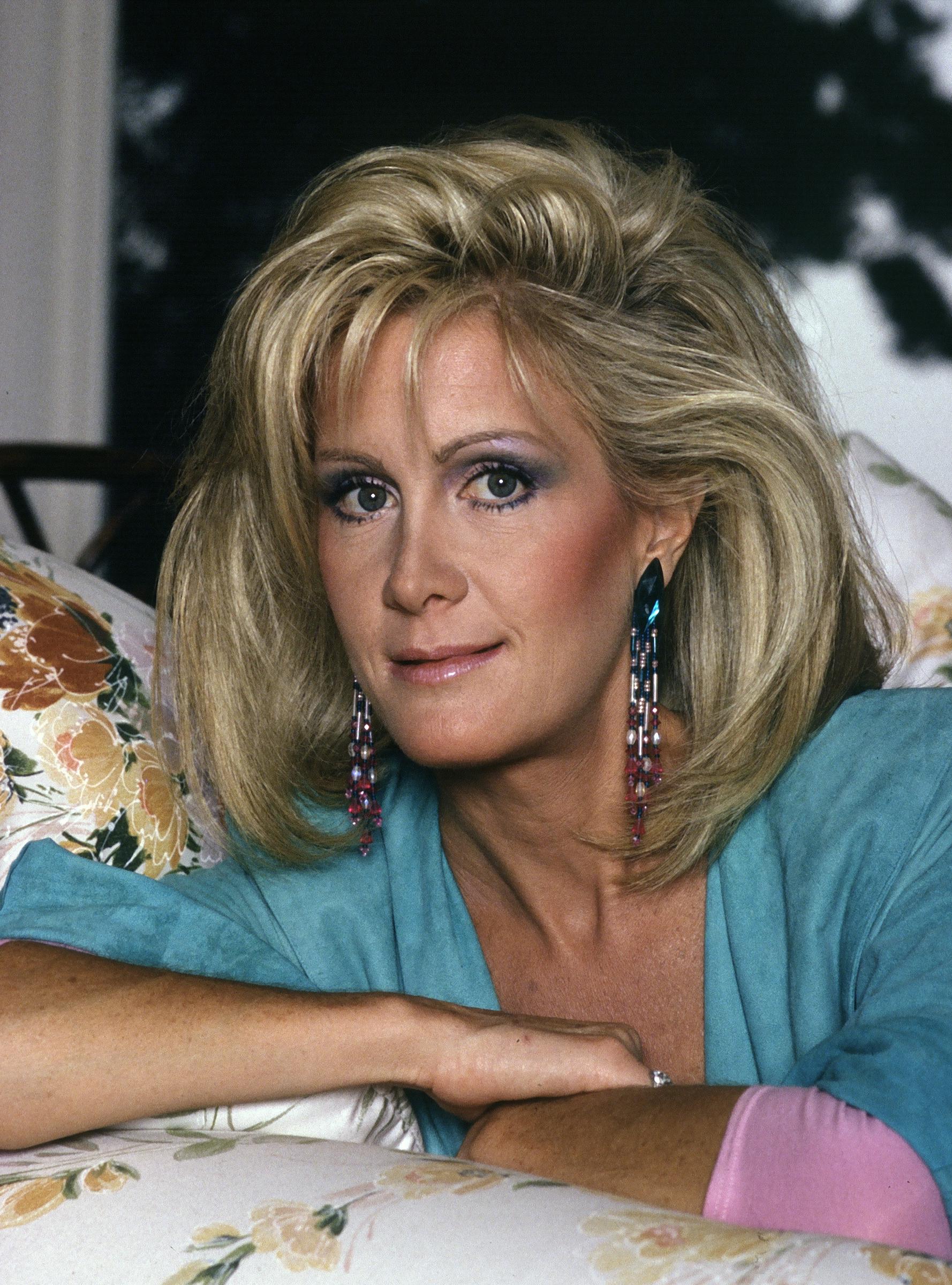 Joan Van Ark balanced the demands of a thriving television career with an extraordinary commitment to distance running, completing 12 marathons while continuing to film, record voice work, and make daily 10-mile runs part of her routine. | Source: Getty Images