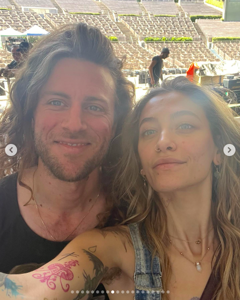 Justin Long and Paris Jackson at an event. | Source: Instagram/parisjackson