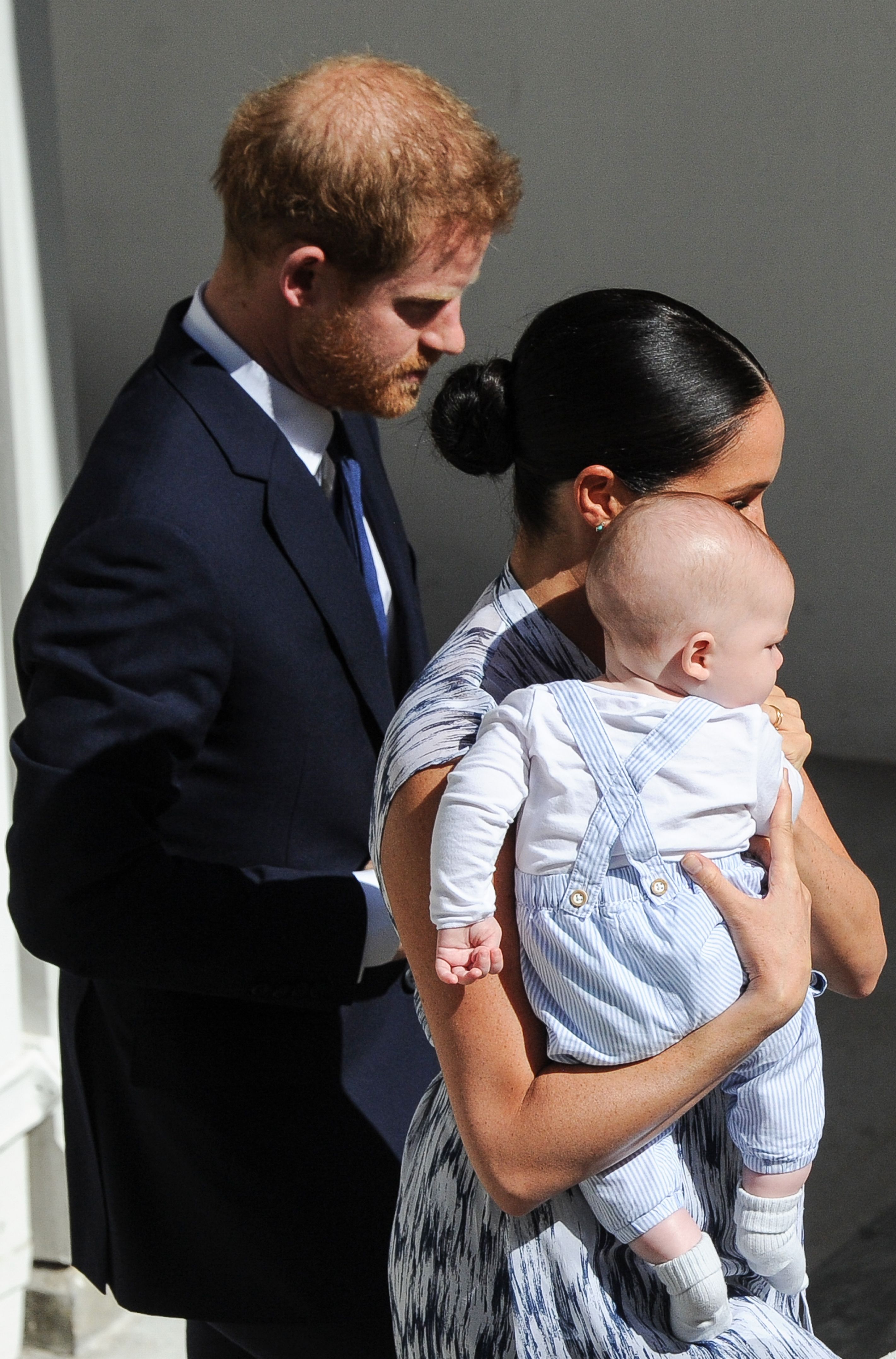 Just months before this family appearance in South Africa, Meghan and Harry had chosen a private christening for Archie at Windsor Castle, keeping the guest list confidential. Only official portraits were released, reflecting the couple's early decision to limit public access to their son's life. | Source: Getty Images.