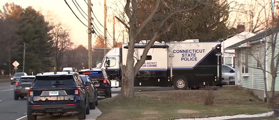 Police vehicles outside of Eve Rogers' house, in a news report dated March 19, 2026 | Source: YouTube/WFSB 3