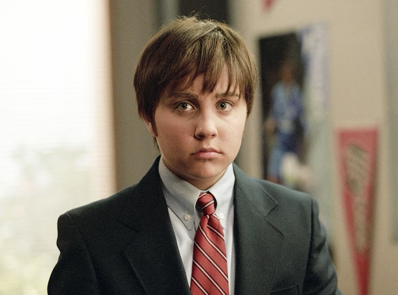 In "She's the Man," Amanda's character, Viola, joins the boys' soccer team at Illyria Academy after her school's girls' team is cut, determined to prove she can compete with the boys. | Source: DreamWorks Pictures.
