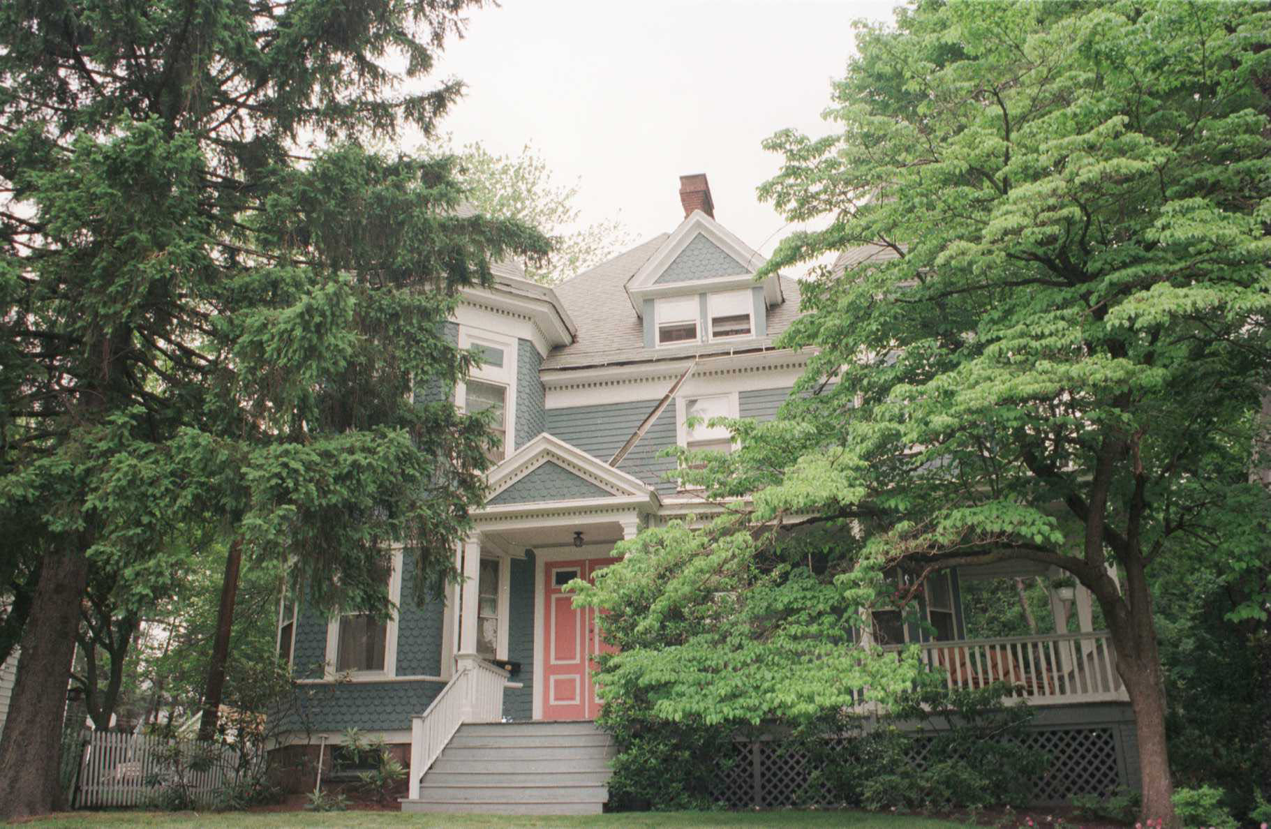 This New Jersey home is where Tom Cruise spent part of his childhood before launching one of Hollywood's most successful acting careers. Although his family moved frequently during his early years, the house remains one of the places most closely associated with the future star's upbringing. | Source: Getty Images