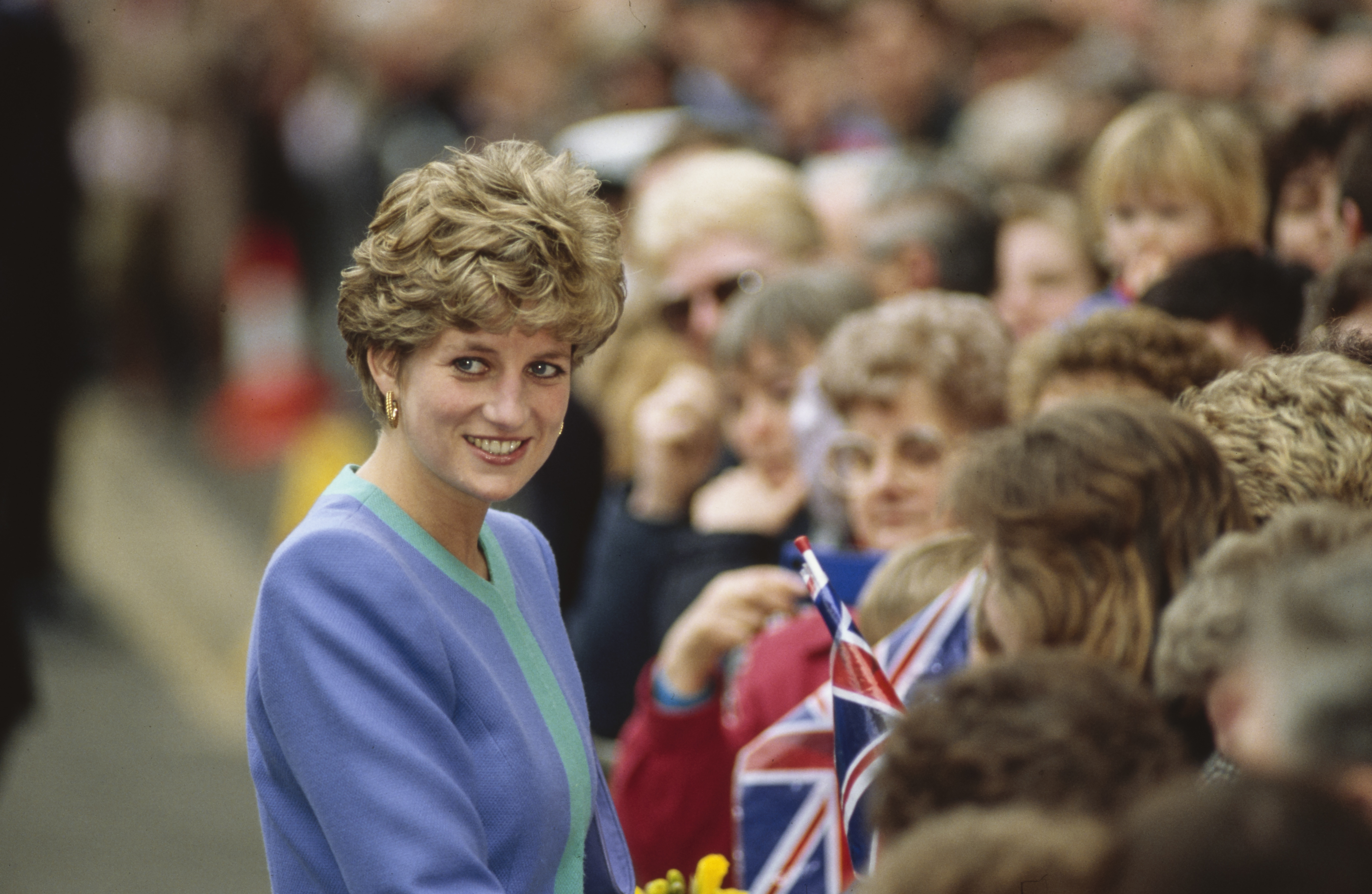 Diana, Princess of Wales, with fans in Lincoln, Wales, in March 1992. | Source: Getty Images